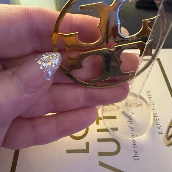 Tory Burch hoop earrings, gold plated, small imperfection as shown in photo. - Picture 8 of 10